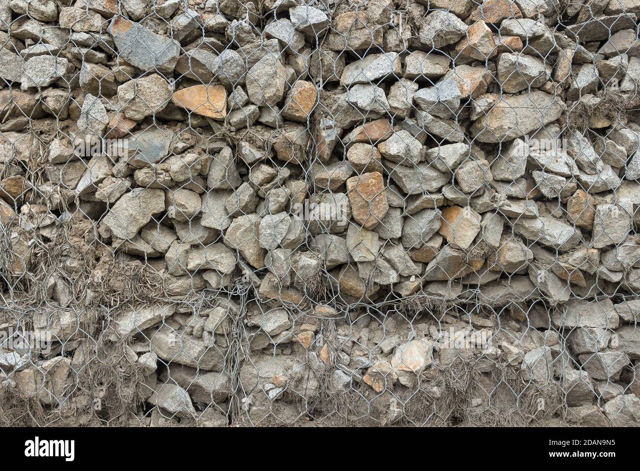 Recinzione Gabion da rete con pietre Foto Stock