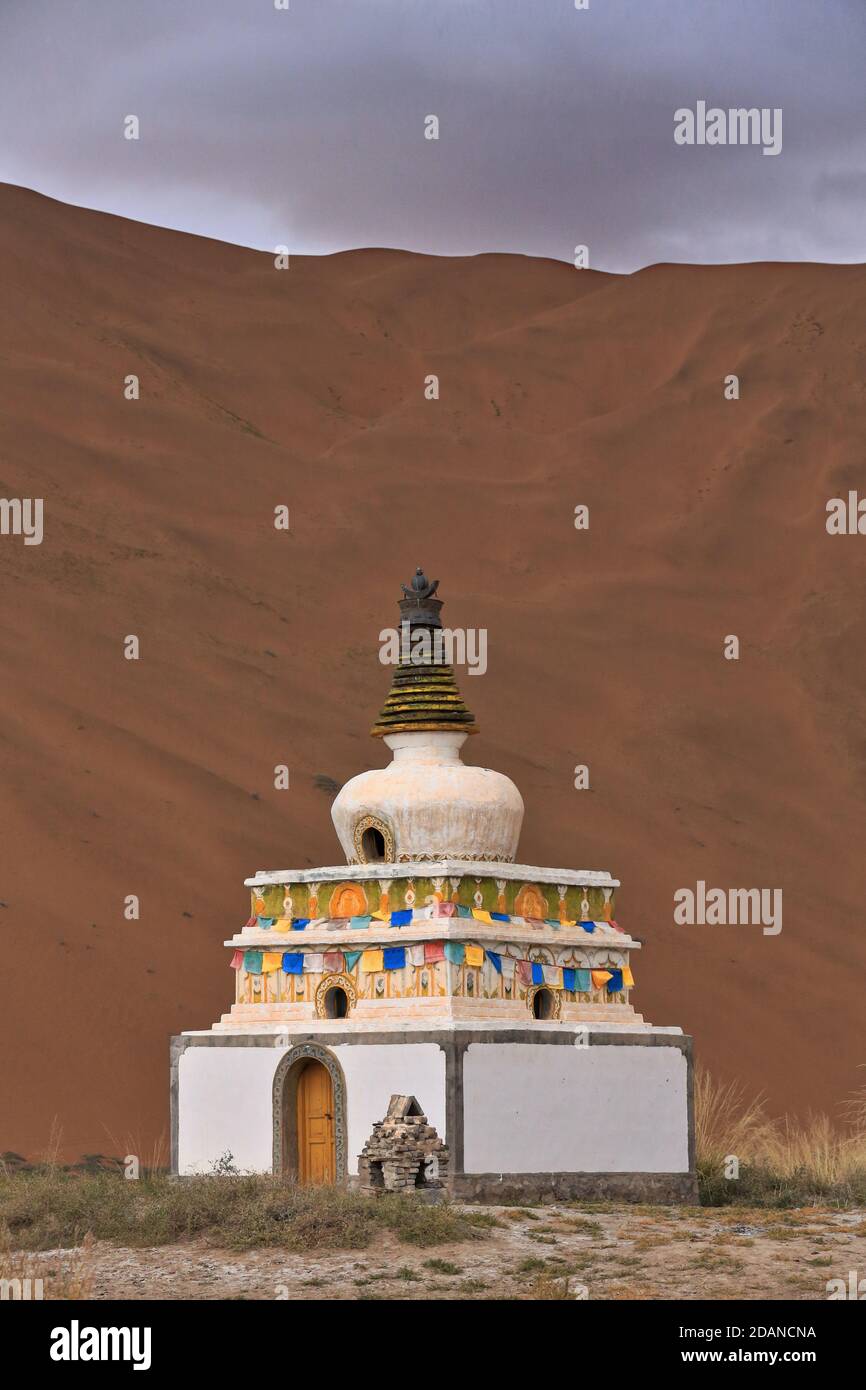 Pagoda bianca-Tempio di Badain Jaran-Lago di Sumu Jaran. Deserto di Badain Jaran-Mongolia-Cina-1107 Foto Stock