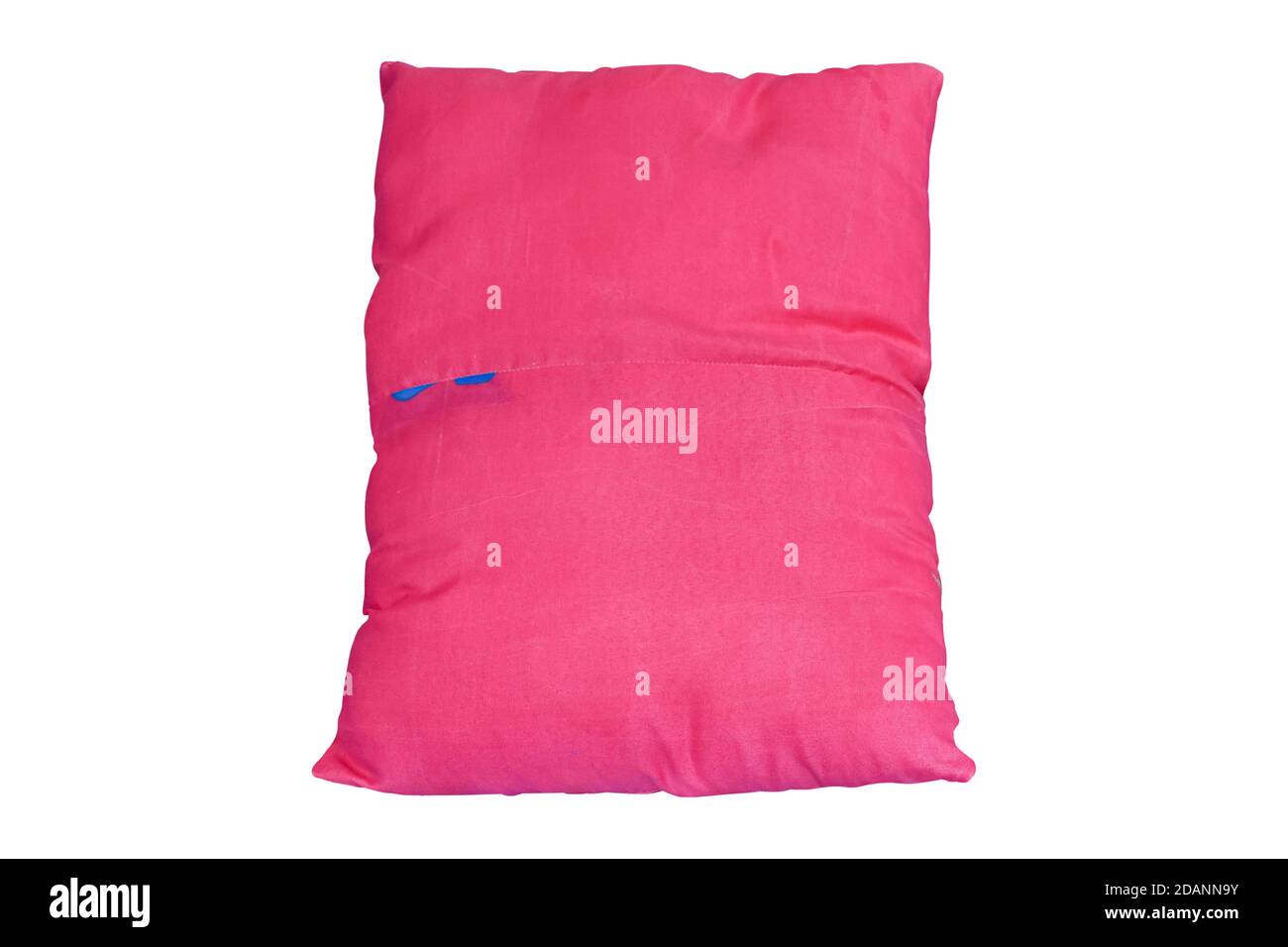 Cuscino rosa isolato su sfondo bianco. Oggetto con tracciato di ritaglio. Foto Stock