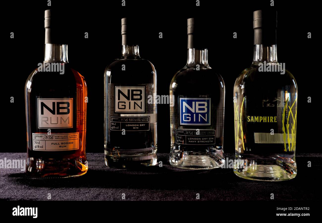 Bottiglie di distilleria di Berwick del Nord: NB run, NB navy Strength gin, NB gin & NB Samphire gin Foto Stock