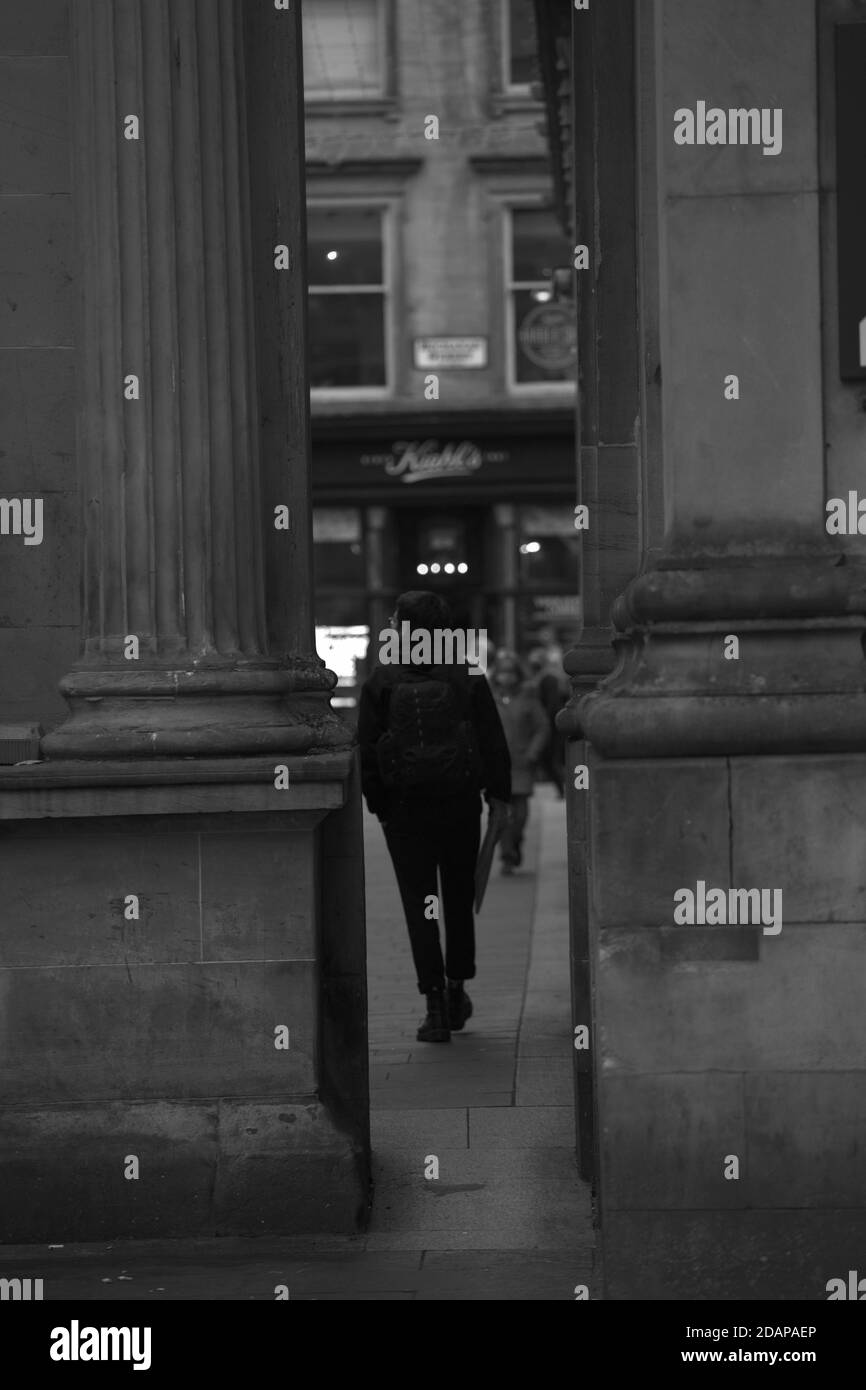 La gente fa Glasgow Foto Stock