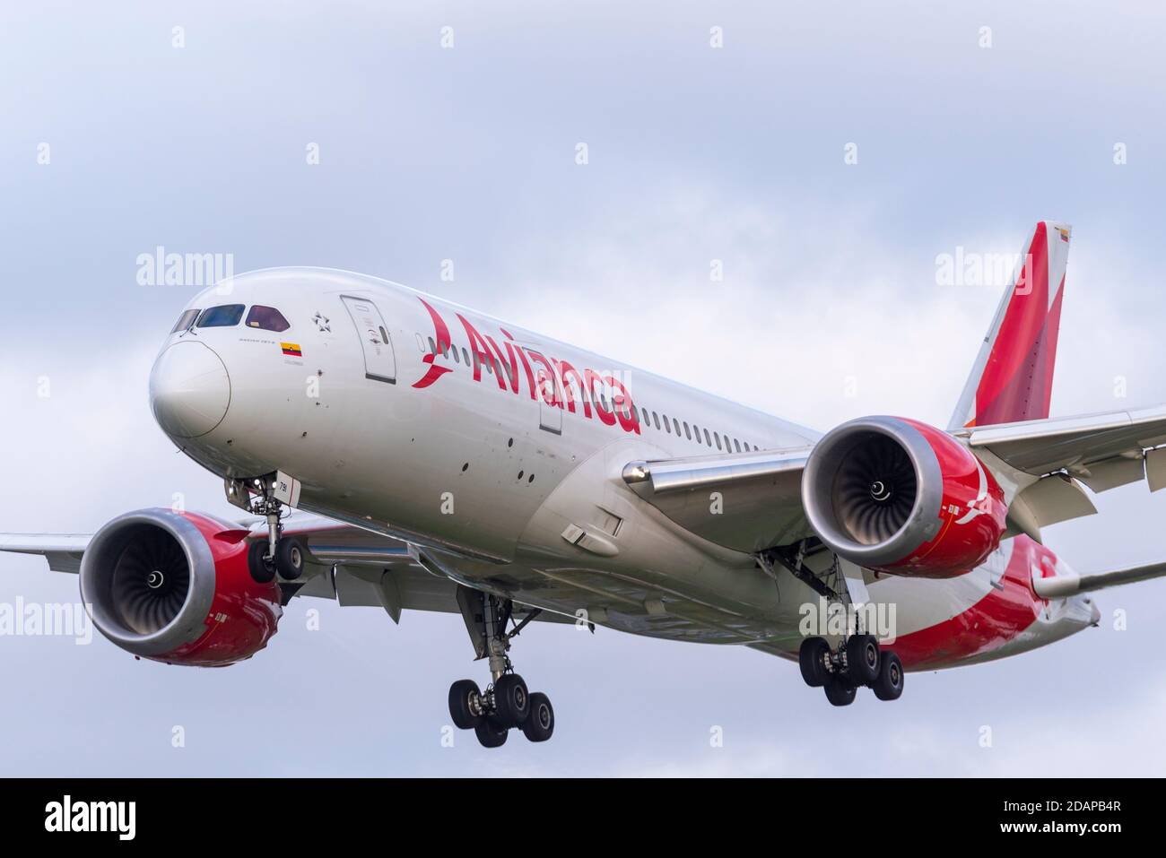Avianca Boeing 787 jet Airliner aereo N791AV in avvicinamento a terra all'aeroporto di Londra Heathrow, Regno Unito, durante il blocco COVID 19. Compagnia aerea colombiana Foto Stock