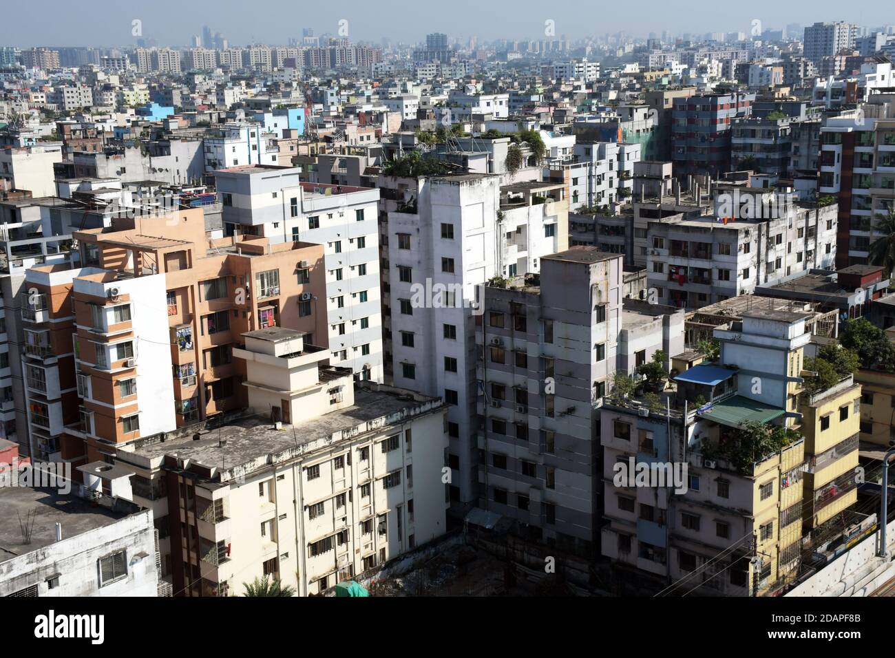 DHAKA, BANGLADESH – 13 novembre 2020: Veduta aerea nella zona di Mirpur a Dhaka, la capitale del Bangladesh. Foto Stock