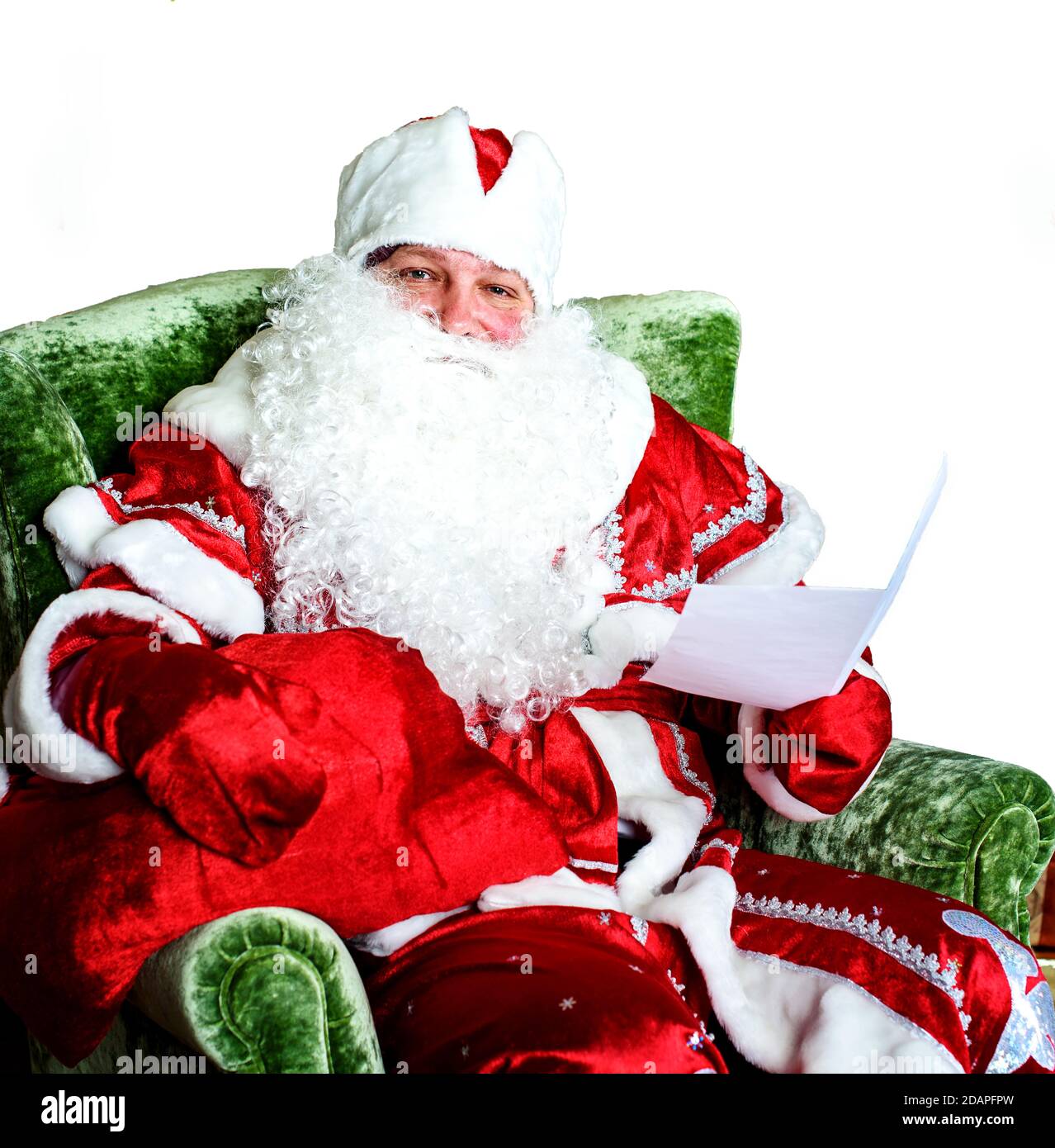 Ritratto di Babbo Natale che legge le lettere di Natale Foto stock - Alamy