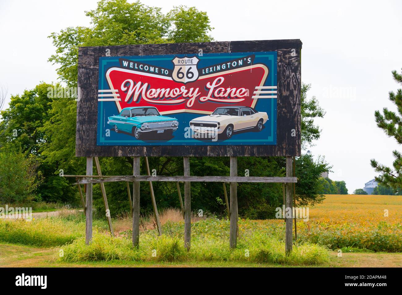Lexington, Illinois / Stati Uniti - 23 settembre 2020: Cartellone di Lexington's Memory Lane sulla storica Route 66. Foto Stock