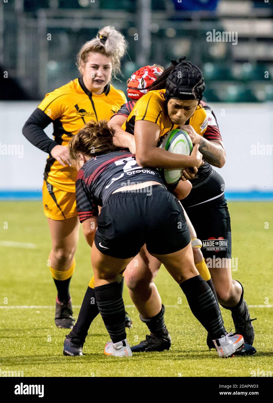 Londra, Regno Unito. 14 novembre 2020. Sadia Kabeya di Wasp con la palla durante la partita delle donne Allianz Premier 15s tra Saracens Women e Wasps Ladies al Copthall Stadium, Londra, Inghilterra, il 14 novembre 2020. Foto di Phil Hutchinson. Solo per uso editoriale, è richiesta una licenza per uso commerciale. Nessun utilizzo nelle scommesse, nei giochi o nelle pubblicazioni di un singolo club/campionato/giocatore. Credit: UK Sports Pics Ltd/Alamy Live News Foto Stock