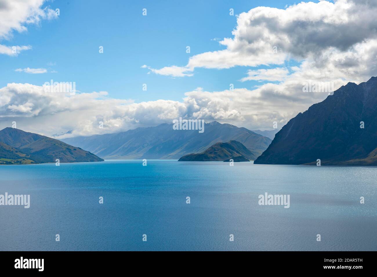 Vista sul lago e sulle montagne, lago Wanaka, Alpi meridionali, Otago, Isola del Sud, Nuova Zelanda Foto Stock