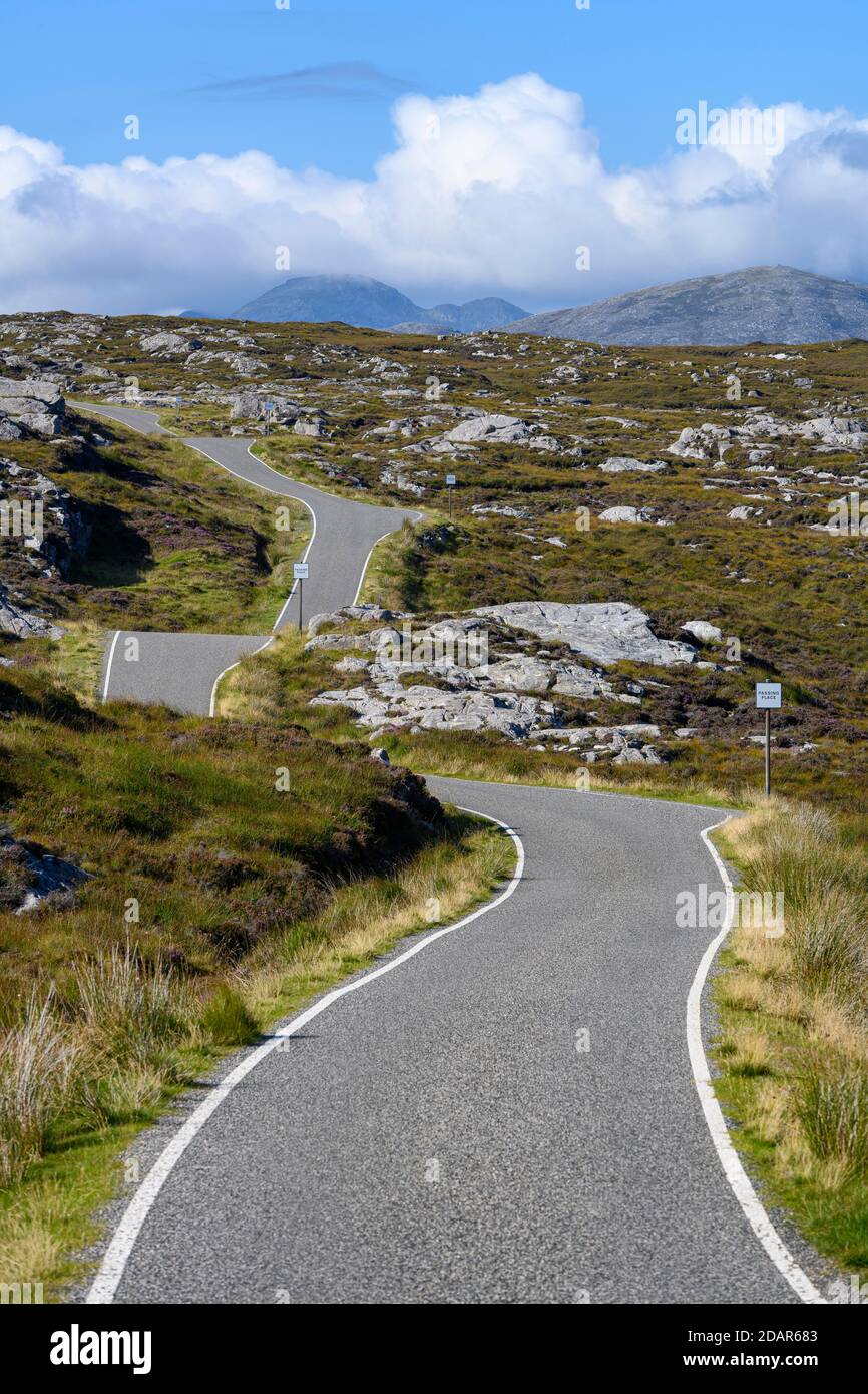 La Golden Road sulla costa sud-orientale dell'isola di Harris, Lewis e Harris, Scozia, Regno Unito Foto Stock