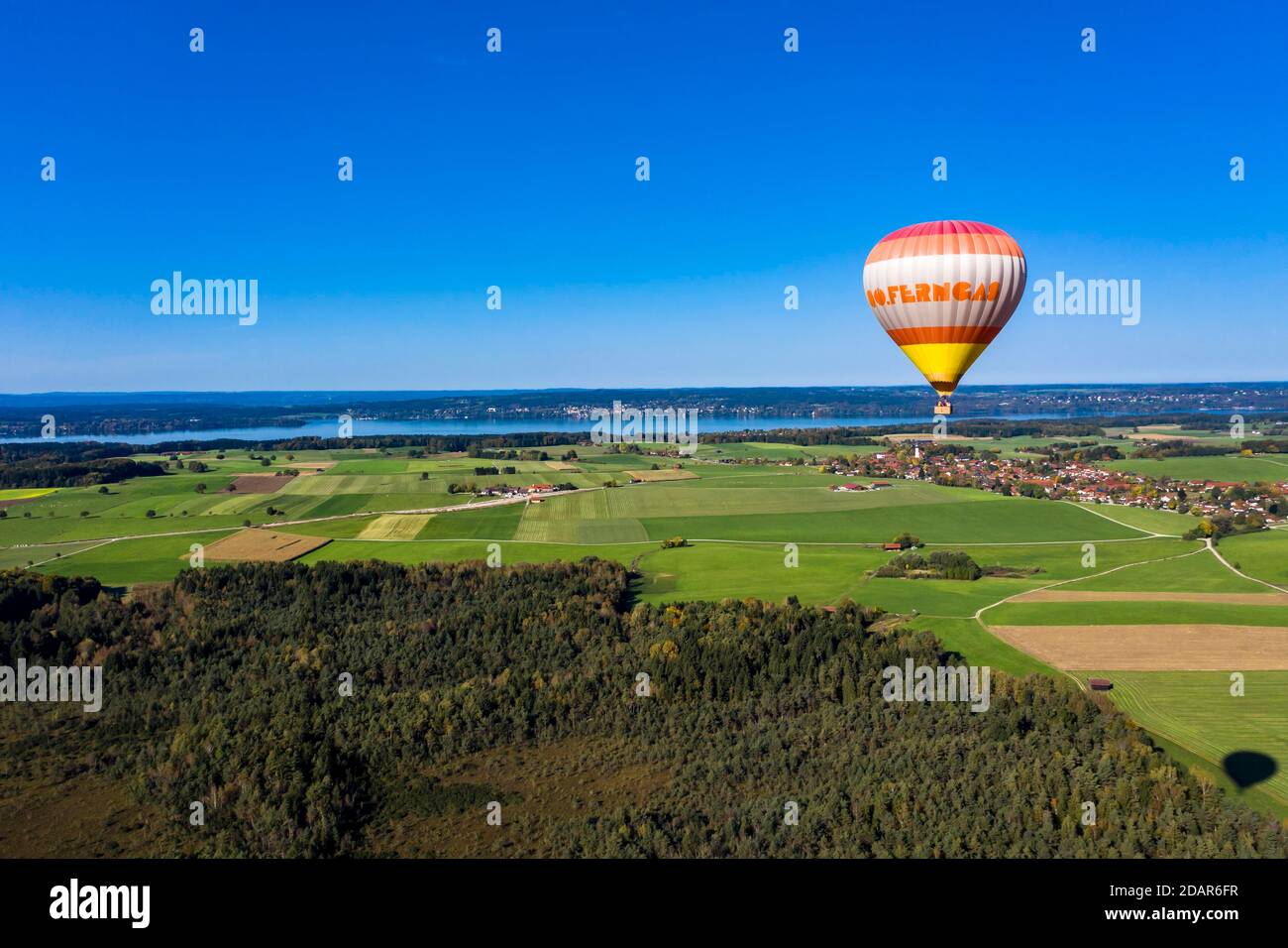 Vista aerea, giro in mongolfiera, dietro lo Starnberger See, alta Baviera, Baviera, Germania Foto Stock