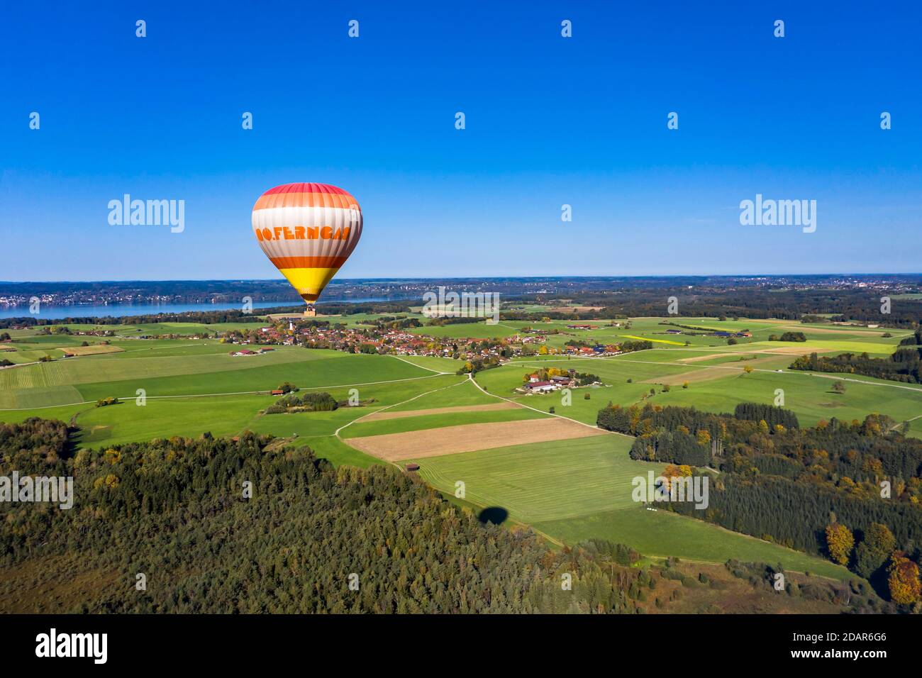 Vista aerea, giro in mongolfiera, dietro lo Starnberger See, alta Baviera, Baviera, Germania Foto Stock