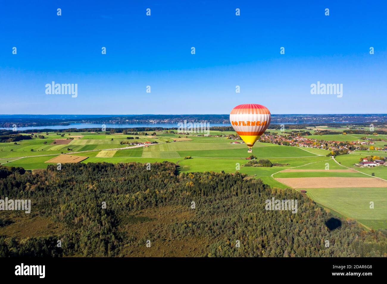 Vista aerea, giro in mongolfiera, dietro lo Starnberger See, alta Baviera, Baviera, Germania Foto Stock