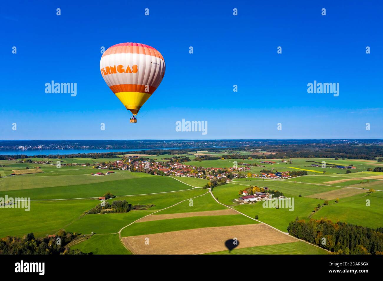Vista aerea, giro in mongolfiera, dietro lo Starnberger See, alta Baviera, Baviera, Germania Foto Stock