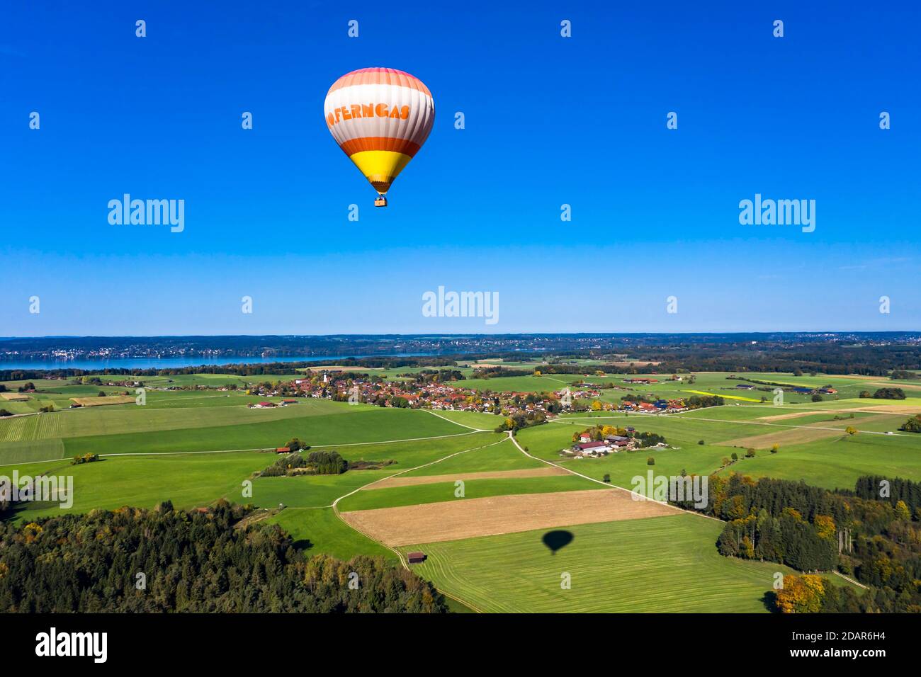 Vista aerea, giro in mongolfiera, dietro lo Starnberger See, alta Baviera, Baviera, Germania Foto Stock