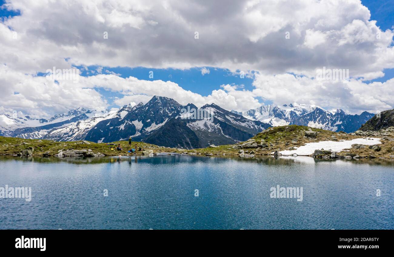 Wesendlkarsee, centro Grosser Greiner, sinistra Grosser Ingent, destra Hochsteller, panorama delle Alpi, Berliner Hoehenweg, Alpi Zillertaler, ghiacciaio Foto Stock