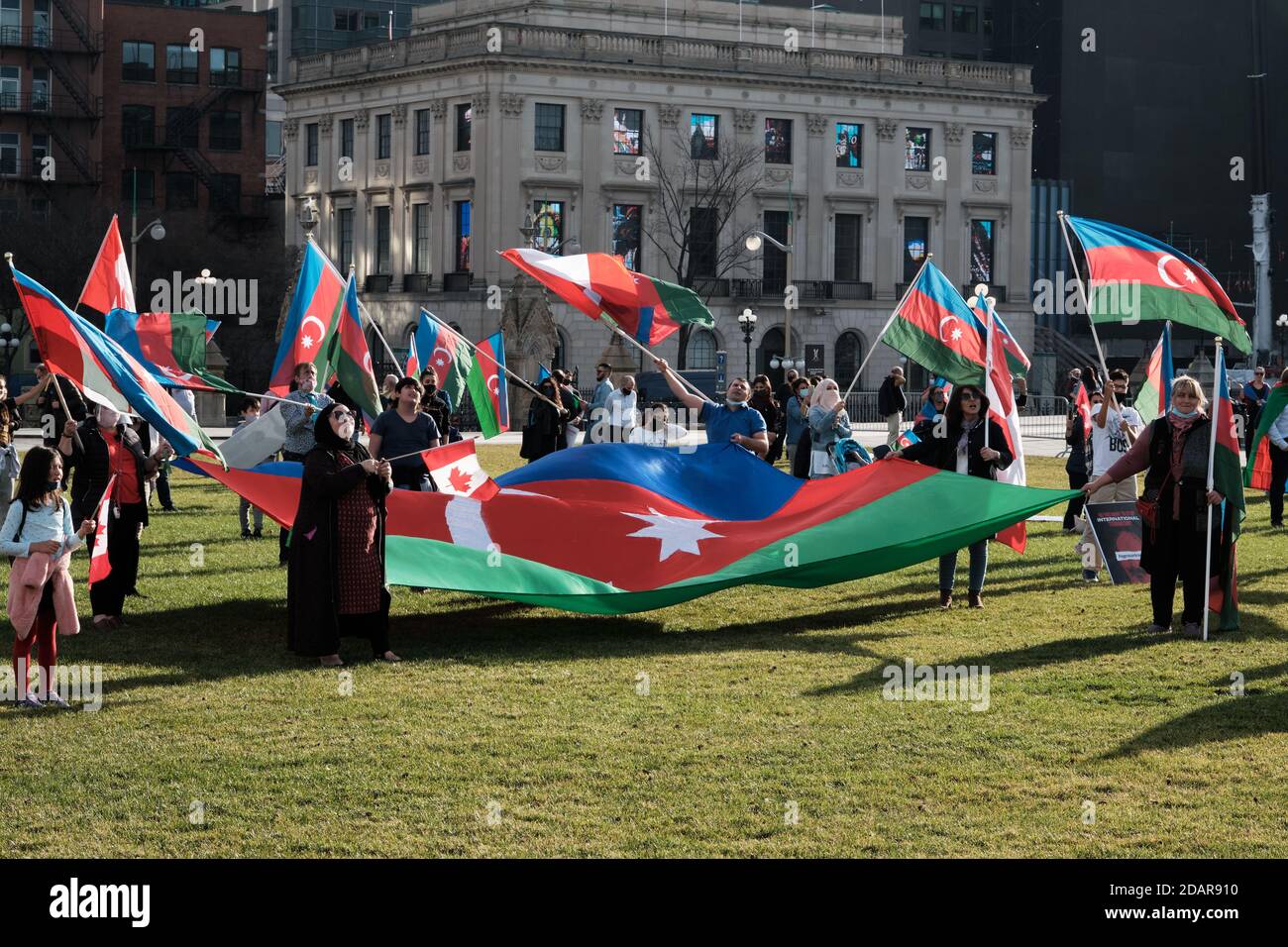 Membro della diaspora azerbaigiana in Canada ha tenuto una protesta Su richiesta il ritiro delle forze armene a Karabakh Foto Stock