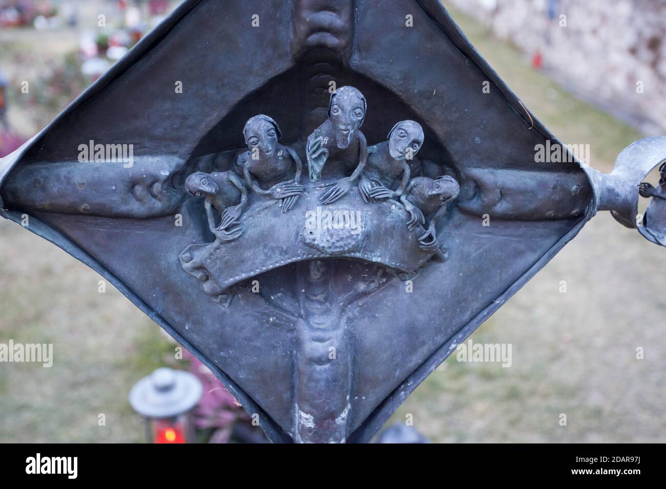 Scultura ultima cena, cimitero, Certosa di Allerengelberg, Certosa di Certosa, Val Senales, Alto Adige, Italia Foto Stock