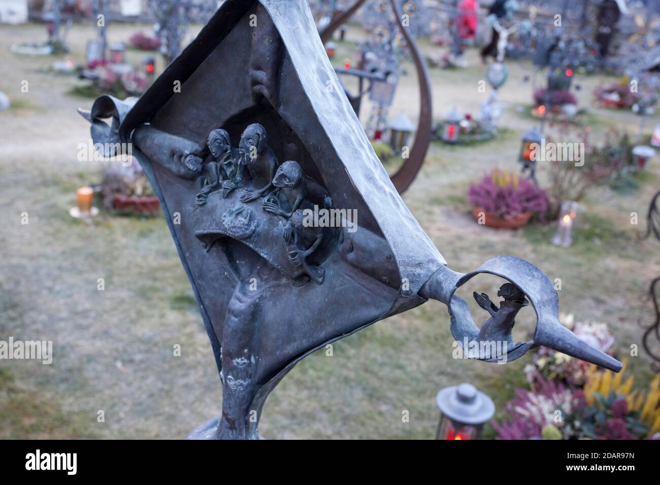 Scultura ultima cena, cimitero, Certosa di Allerengelberg, Certosa di Certosa, Val Senales, Alto Adige, Italia Foto Stock