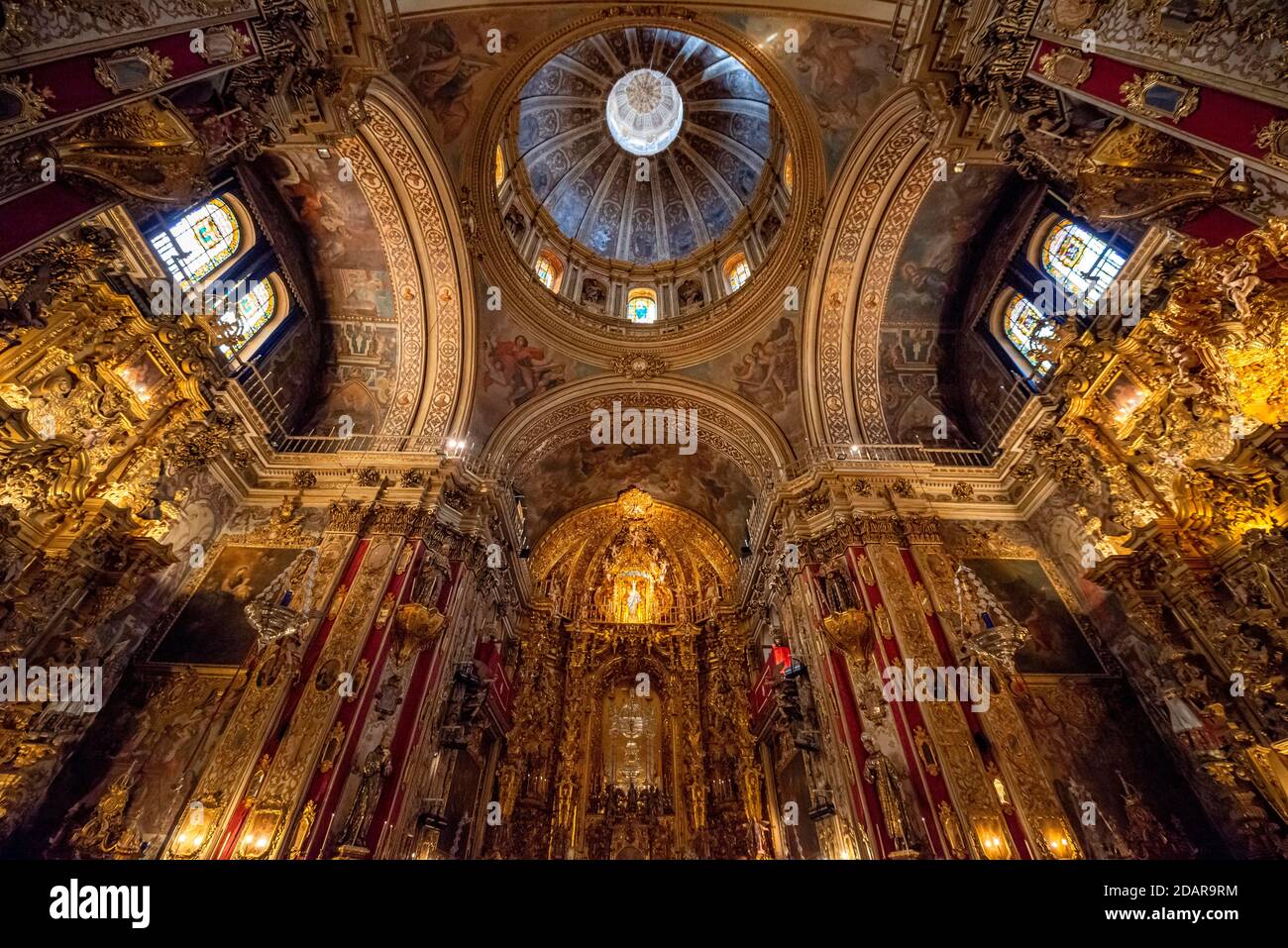 Coro con altare maggiore, volta decorata con oro e ornamenti, Basilica de San Juan de Dios, Granada, Andalusia, Spagna Foto Stock