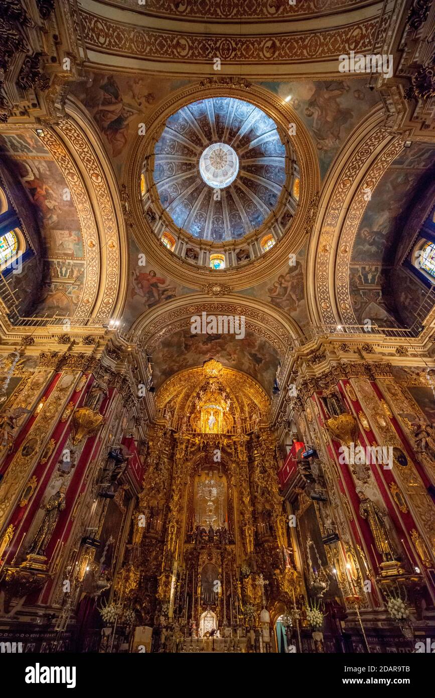 Coro con altare maggiore, volta decorata con oro e ornamenti, Basilica de San Juan de Dios, Granada, Andalusia, Spagna Foto Stock