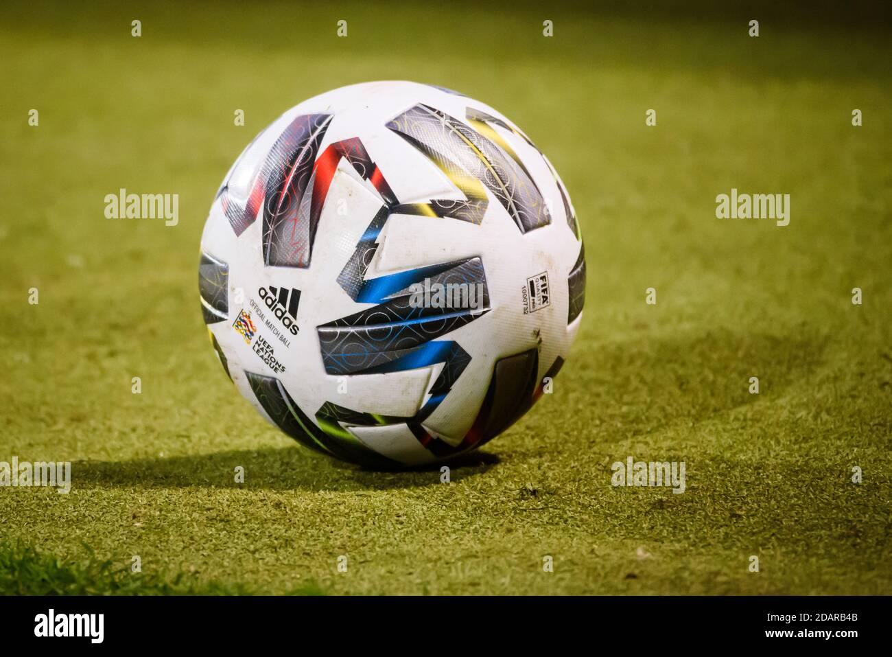 RIGA, LETTONIA. 14 novembre 2020. Pallone ufficiale Adidas. UEFA NATIONS LEAGUE tra la nazionale di calcio lettone e la nazionale di calcio Isole Faroe. Credit: Gints Ivuskans/Alamy Live News Foto Stock