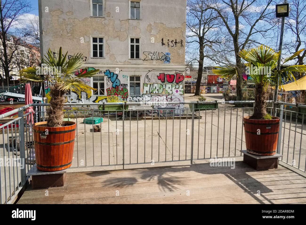 DESTINAZIONE di festa DELLA ZONA CRUDA, Friedrichshain, Berlino, Germania Foto Stock