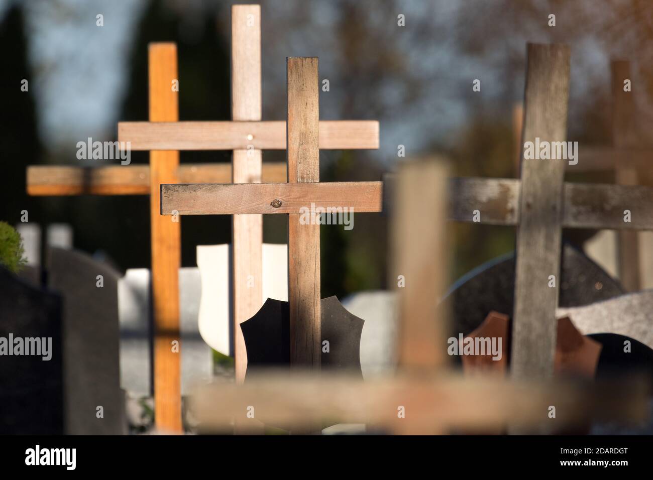 Cimitero di Danzica, Polonia. 3 Novembre 2020 © Wojciech Strozyk / Alamy Stock Photo Foto Stock