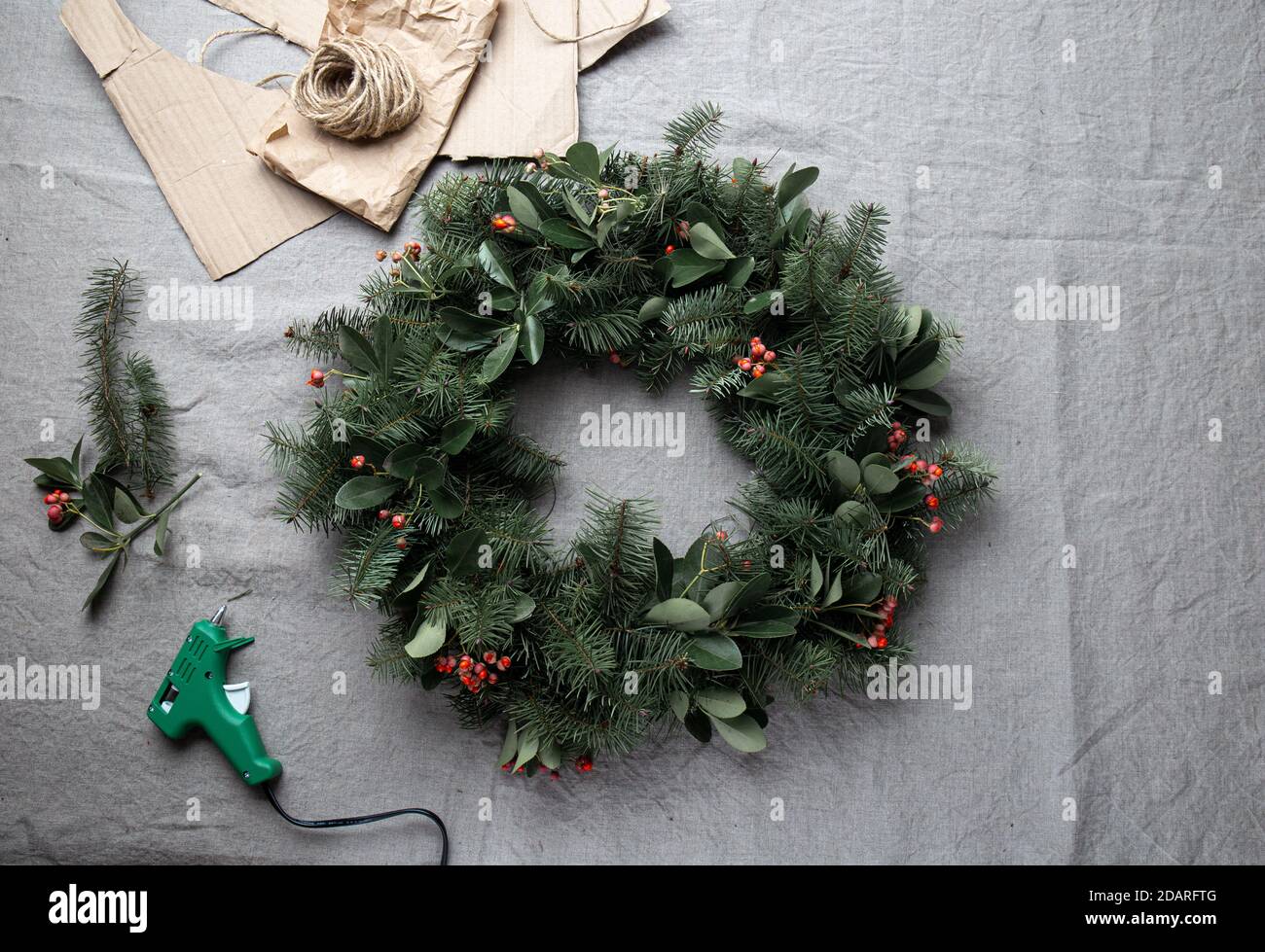 Natale decorazione pino albero corona. Zero rifiuti concetto Foto Stock