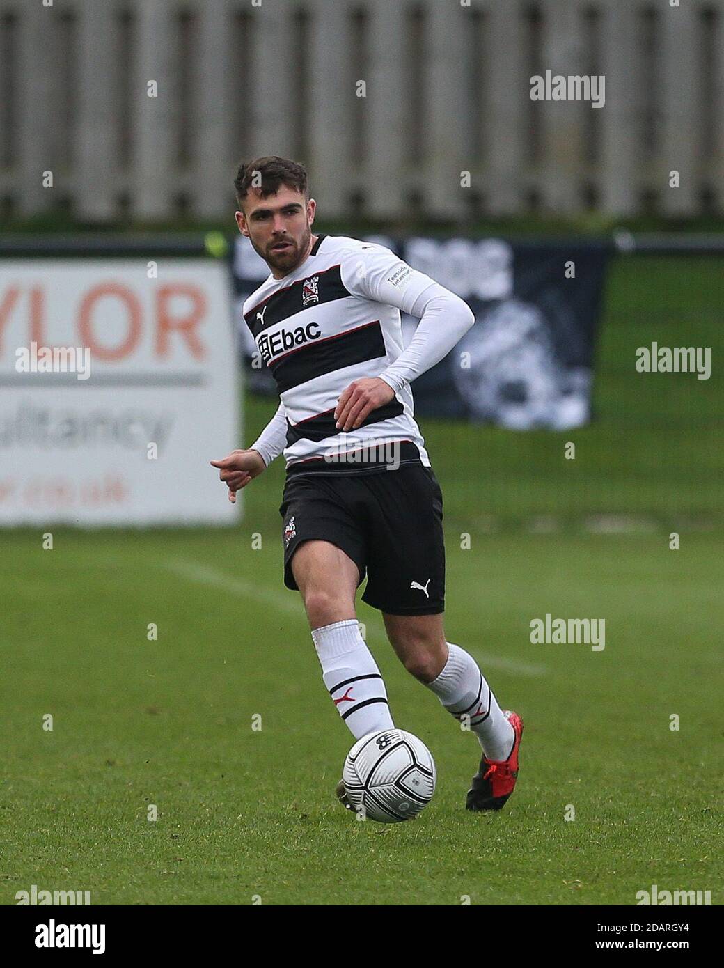 DARLINGTON, INGHILTERRA. 14 NOVEMBRE ben Hedley di Darlington durante la Vanarama National League North match tra Darlington e AFC Telford United a Blackwell Meadows, Darlington sabato 14 novembre 2020. (Credit: Mark Fletcher | MI News) Credit: MI News & Sport /Alamy Live News Foto Stock