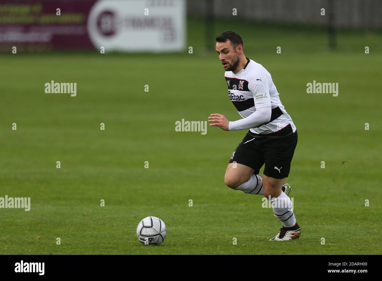 DARLINGTON, INGHILTERRA. 14 NOVEMBRE David Atkinson di Darlington durante la Vanarama National League North match tra Darlington e AFC Telford United a Blackwell Meadows, Darlington sabato 14 novembre 2020. (Credit: Mark Fletcher | MI News) Credit: MI News & Sport /Alamy Live News Foto Stock