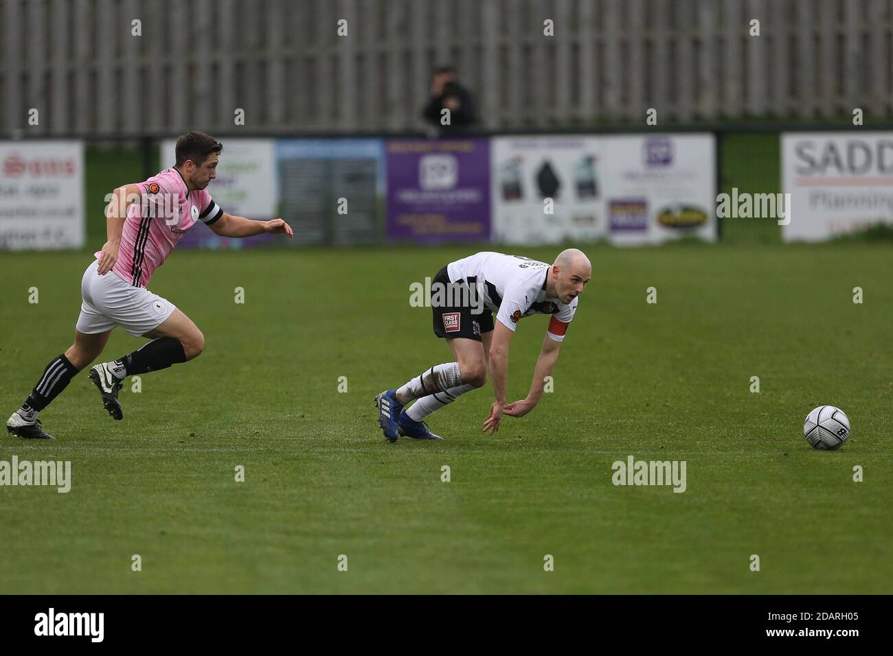 DARLINGTON, INGHILTERRA. 14 NOVEMBRE ben Hedley di Darlington durante la Vanarama National League North match tra Darlington e AFC Telford United a Blackwell Meadows, Darlington sabato 14 novembre 2020. (Credit: Mark Fletcher | MI News) Credit: MI News & Sport /Alamy Live News Foto Stock