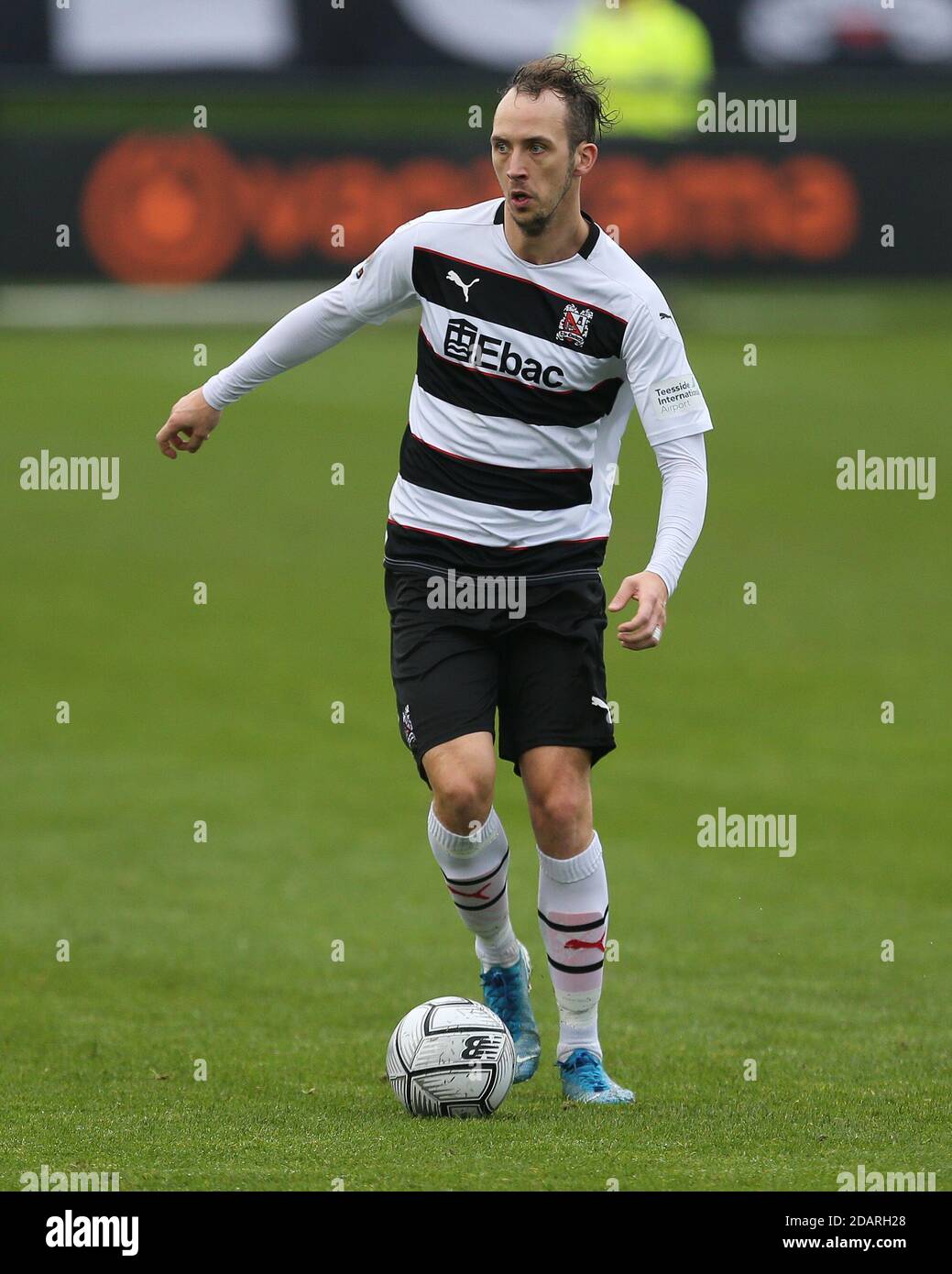 DARLINGTON, INGHILTERRA. 14 NOVEMBRE Sean Reid di Darlington durante la Vanarama National League North match tra Darlington e AFC Telford United a Blackwell Meadows, Darlington sabato 14 novembre 2020. (Credit: Mark Fletcher | MI News) Credit: MI News & Sport /Alamy Live News Foto Stock