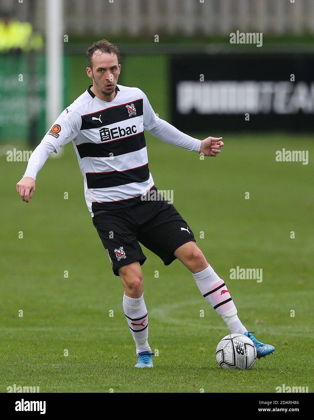 DARLINGTON, INGHILTERRA. 14 NOVEMBRE Sean Reid di Darlington durante la Vanarama National League North match tra Darlington e AFC Telford United a Blackwell Meadows, Darlington sabato 14 novembre 2020. (Credit: Mark Fletcher | MI News) Credit: MI News & Sport /Alamy Live News Foto Stock