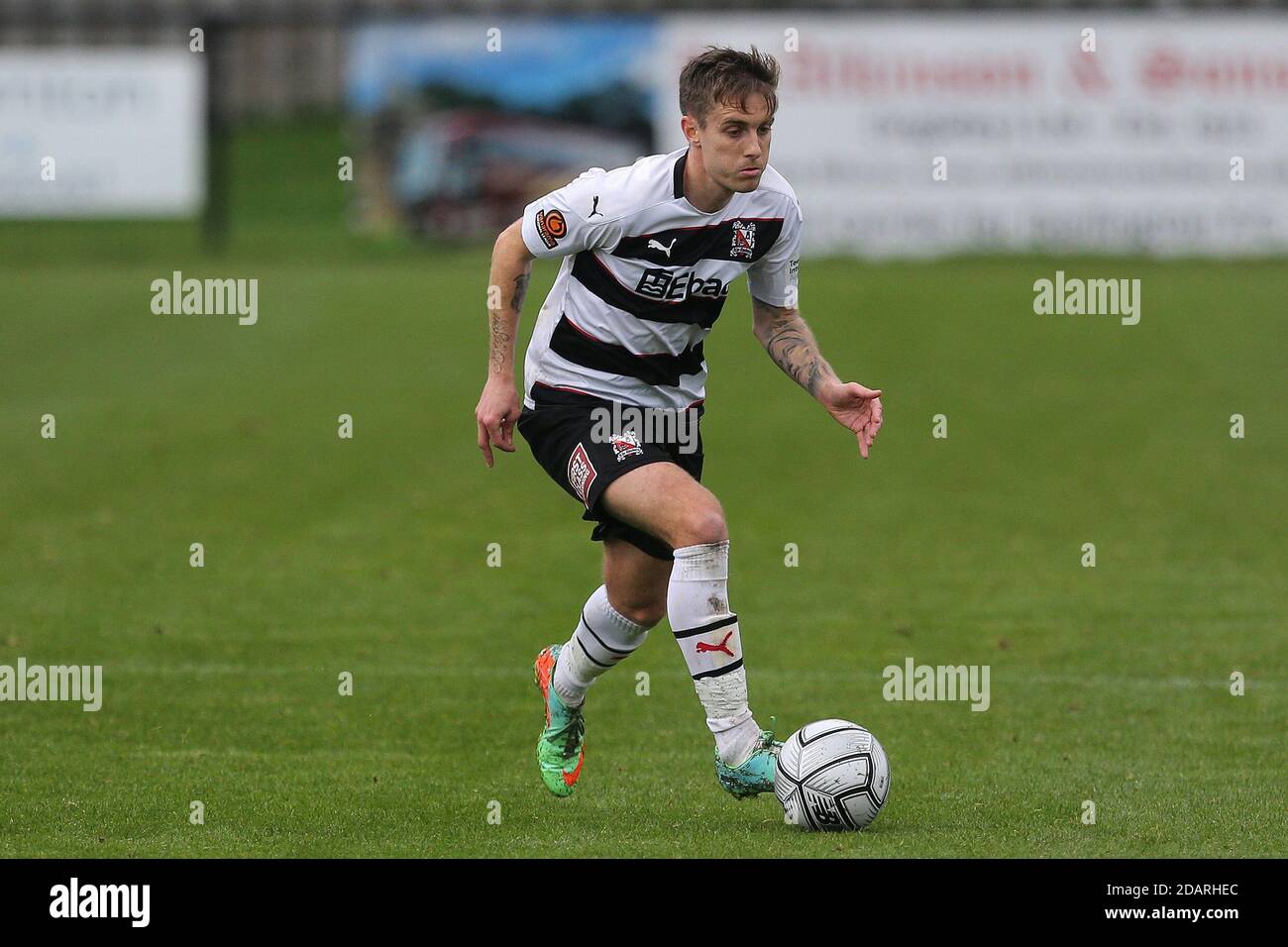 DARLINGTON, INGHILTERRA. 14 NOVEMBRE Jarrett Rivers of Darlington durante la Vanarama National League North match tra Darlington e AFC Telford United a Blackwell Meadows, Darlington sabato 14 novembre 2020. (Credit: Mark Fletcher | MI News) Credit: MI News & Sport /Alamy Live News Foto Stock