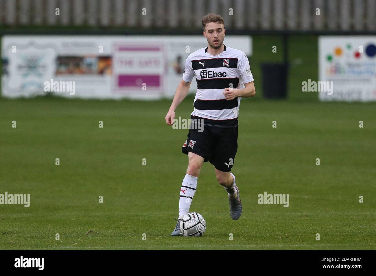 DARLINGTON, INGHILTERRA. 14 NOVEMBRE Alex Story of Darlington durante la partita Vanarama National League North tra Darlington e AFC Telford United a Blackwell Meadows, Darlington, sabato 14 novembre 2020. (Credit: Mark Fletcher | MI News) Credit: MI News & Sport /Alamy Live News Foto Stock