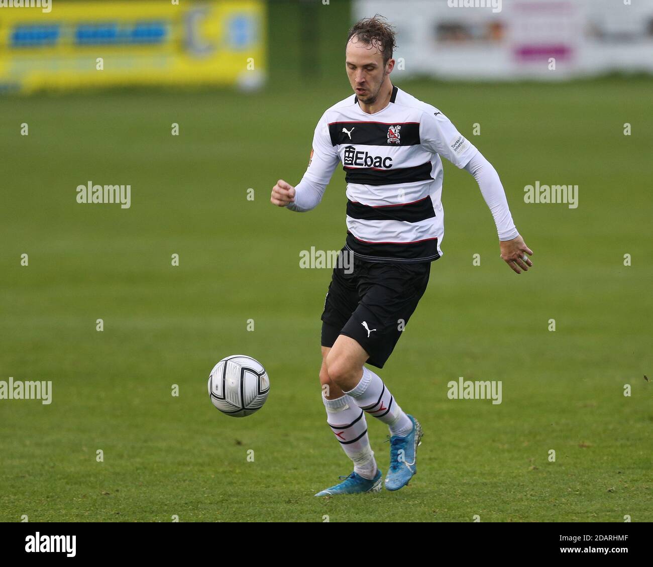 DARLINGTON, INGHILTERRA. 14 NOVEMBRE Sean Reid di Darlington durante la Vanarama National League North match tra Darlington e AFC Telford United a Blackwell Meadows, Darlington sabato 14 novembre 2020. (Credit: Mark Fletcher | MI News) Credit: MI News & Sport /Alamy Live News Foto Stock