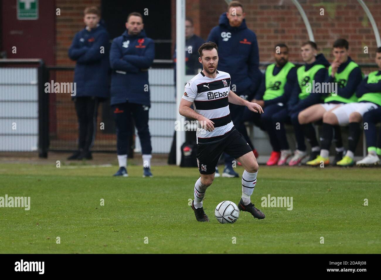 DARLINGTON, INGHILTERRA. 14 NOVEMBRE Michael Liddle di Darlington durante la Vanarama National League North match tra Darlington e AFC Telford United a Blackwell Meadows, Darlington sabato 14 novembre 2020. (Credit: Mark Fletcher | MI News) Credit: MI News & Sport /Alamy Live News Foto Stock