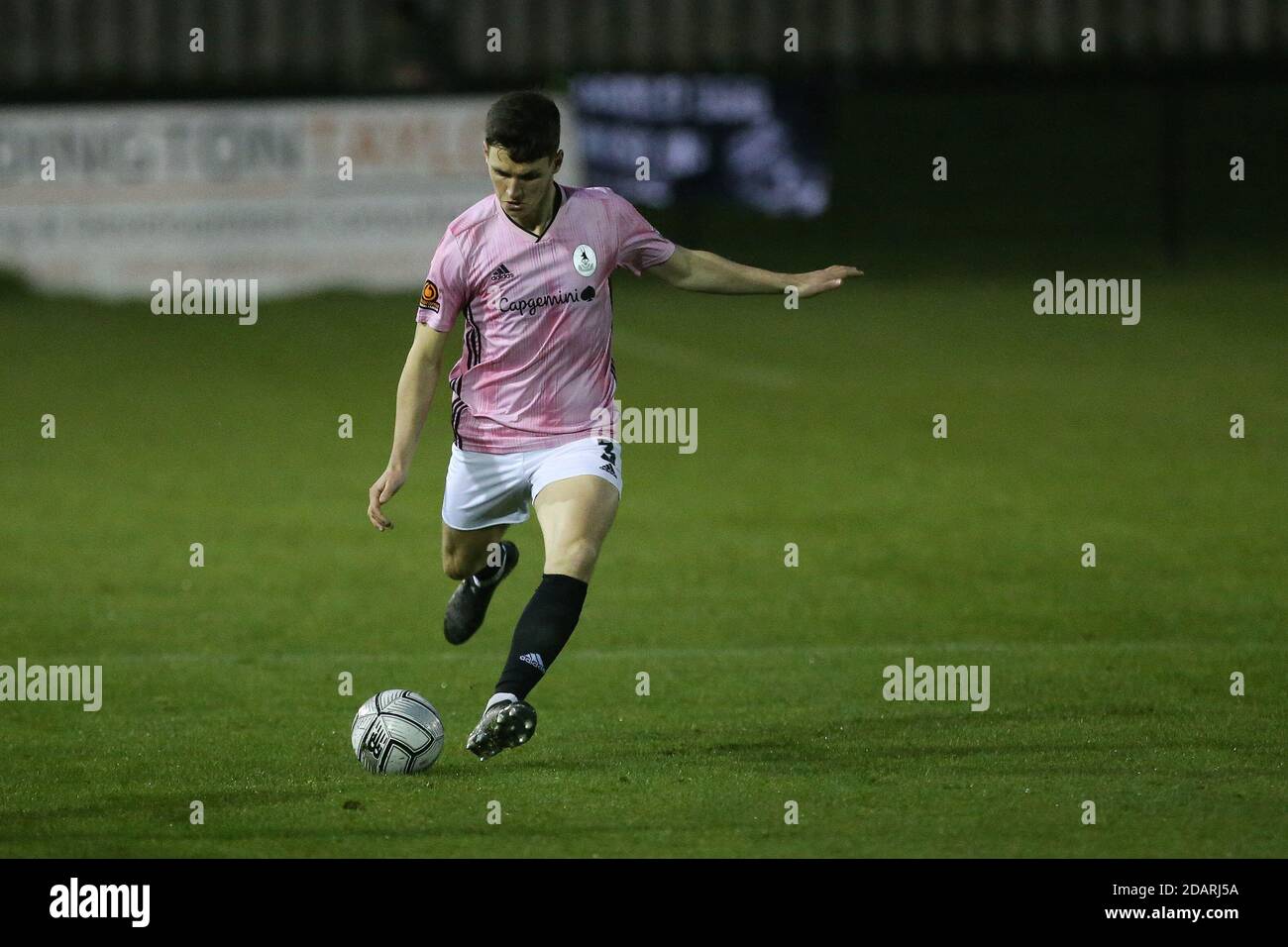 DARLINGTON, INGHILTERRA. 14 NOVEMBRE Ross White of AFC Telford durante la Vanarama National League North match tra Darlington e AFC Telford United a Blackwell Meadows, Darlington sabato 14 novembre 2020. (Credit: Mark Fletcher | MI News) Credit: MI News & Sport /Alamy Live News Foto Stock