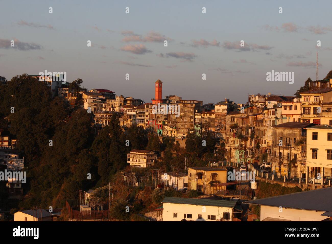 Mussoorie, Dehradun, Uttarakhand, India, un bellissimo luogo di collina, hanno vecchia storia dal periodo britannico.IT è chiamato Hill Queen, un paradiso per i trevellors. Foto Stock