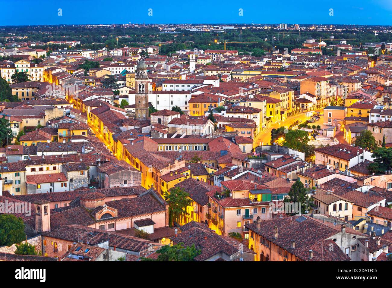 I tetti di Verona della città vecchia vista dall'alto, destinazione turistica in Veneto regione Italia Foto Stock