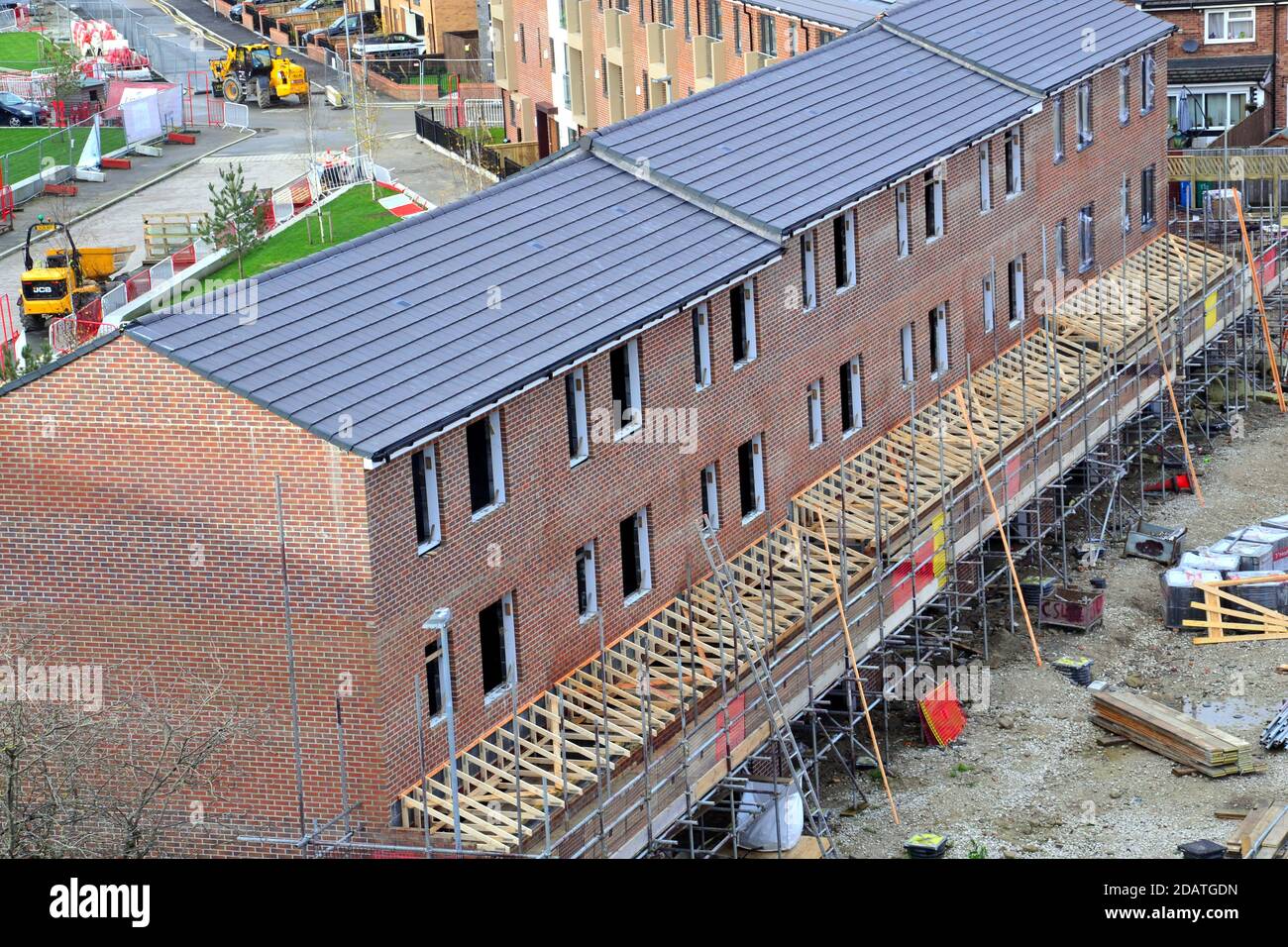Vista panoramica della costruzione di nuove case ad Ardwick, Manchester, Inghilterra, Regno Unito Foto Stock