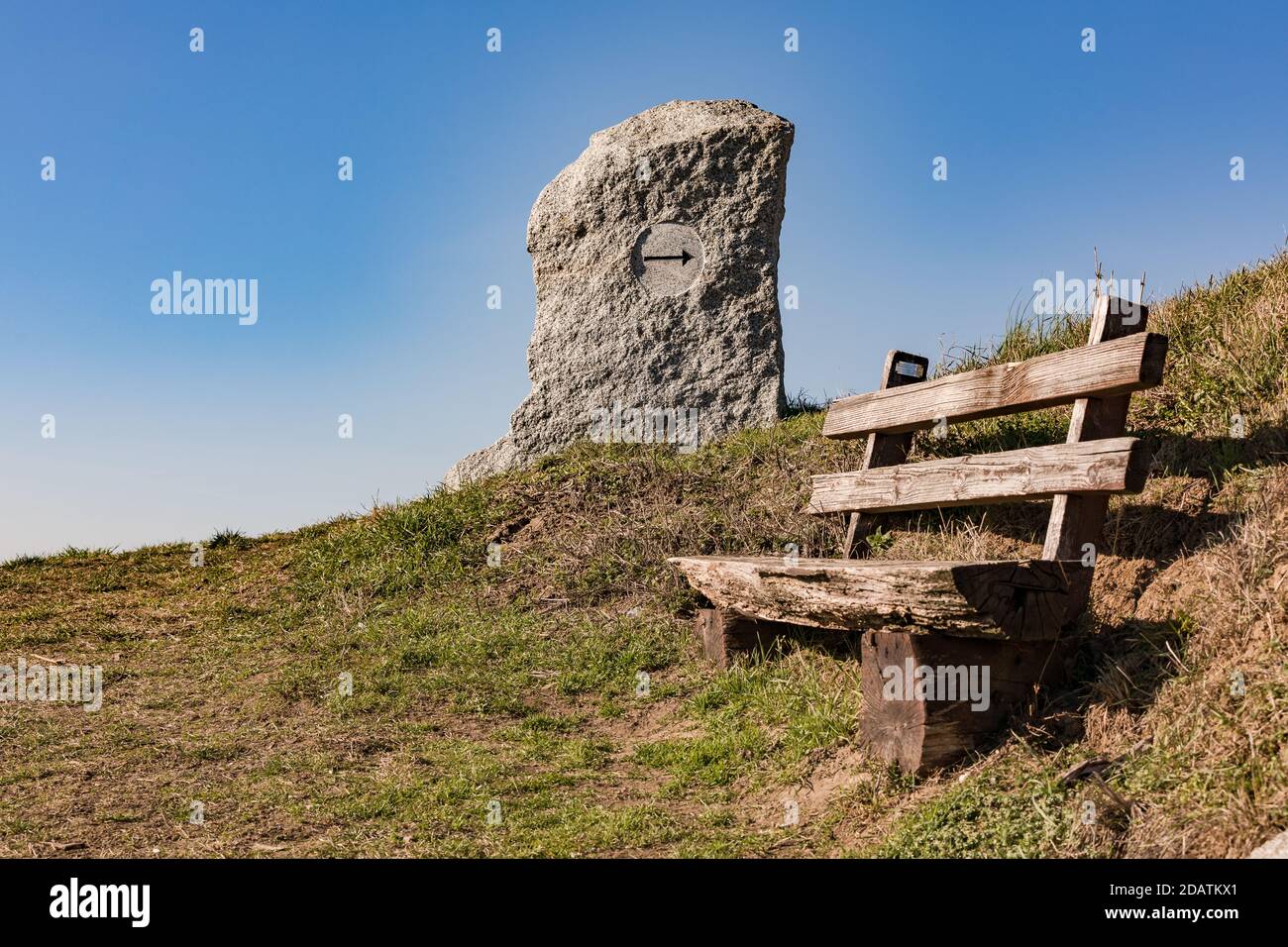 Fate una pausa su una panchina di parco in legno con un la vista è fantastica Foto Stock