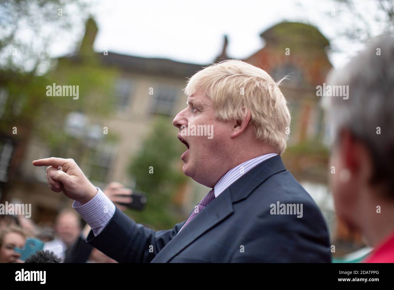 BREXIT autobus battaglia a Stafford con Boris Johnson predicare Foto Stock