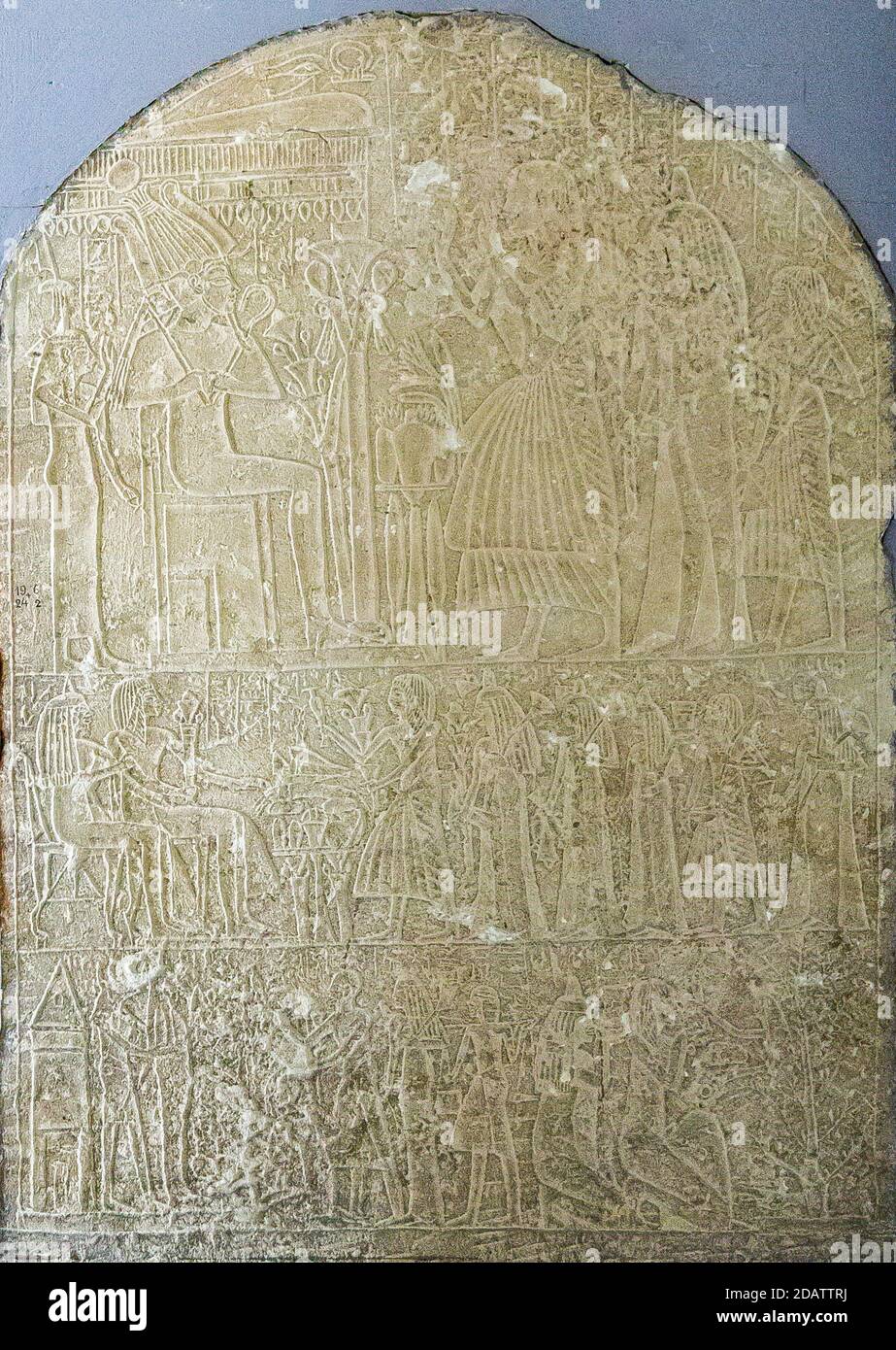 Egitto, Cairo, Museo Egizio, stele di Amenemhab, trovato nel tempio di Luxor. Offerte per Osiris e Hathor, dea dell'Occidente, offerte per la coppia. Foto Stock