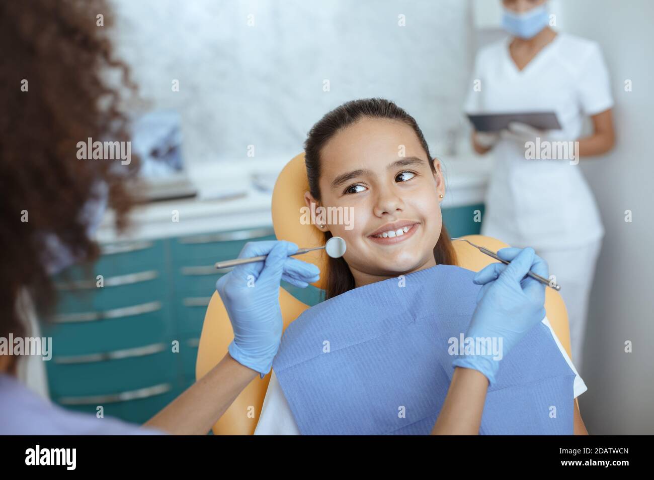Denti sani, stomatologia e medicina concetto, tagliato Foto Stock