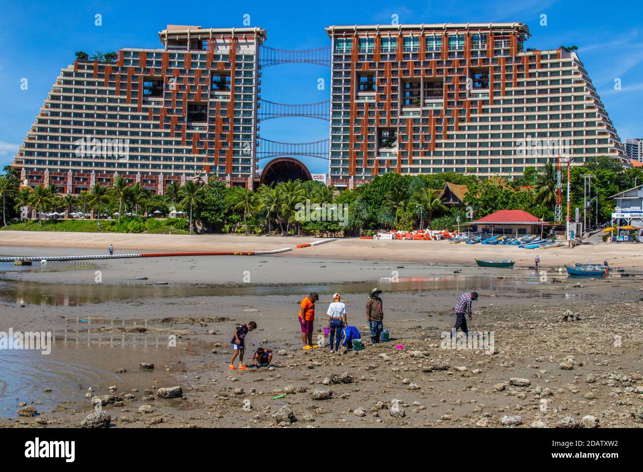 Il paesaggio urbano e la spiaggia di Pattaya Thailandia Asia Foto Stock