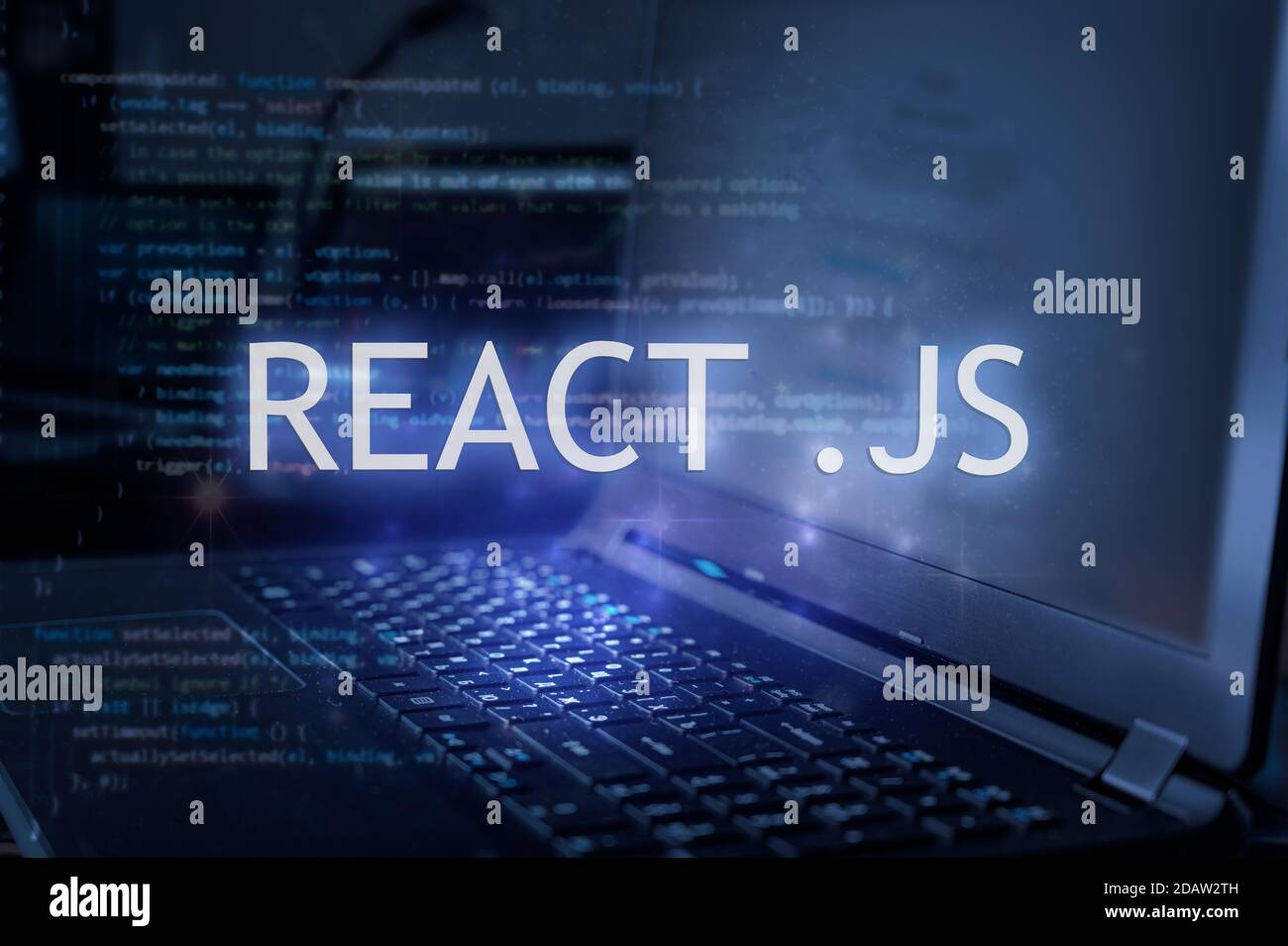 React .js iscrizione su laptop e sfondo del codice. Imparare il linguaggio di programmazione REACT, i corsi di informatica, la formazione. Foto Stock