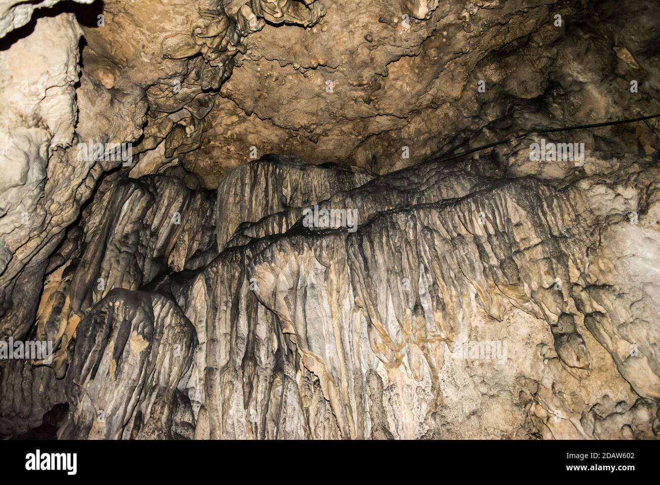 Una vista interna della popolare Grotta di Mawsmai Cherrapunjee (Sohra), Meghalaya. India Foto Stock