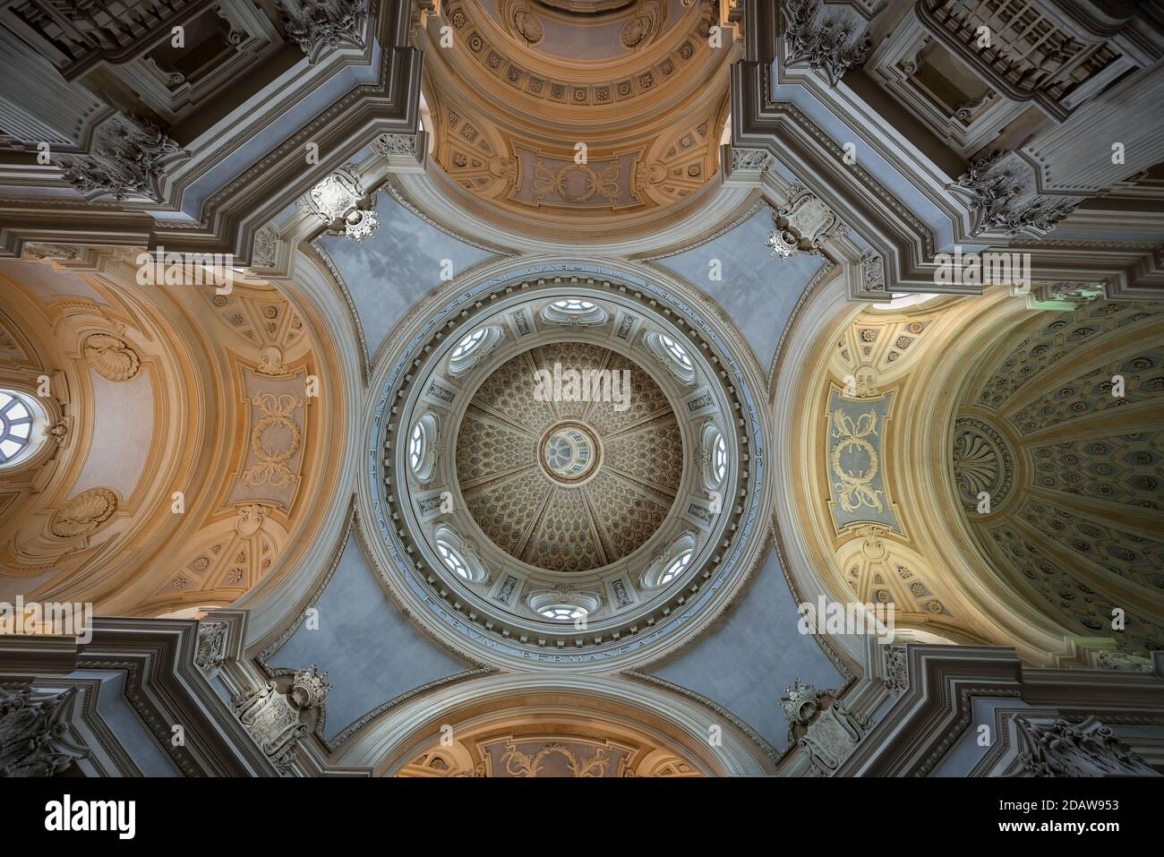 Interno della chiesa di San Umberto in stile barocco, Reggia di Venaria reale, residenze della Casa reale di Savoia. Torino, Piemonte, Italia, Foto Stock