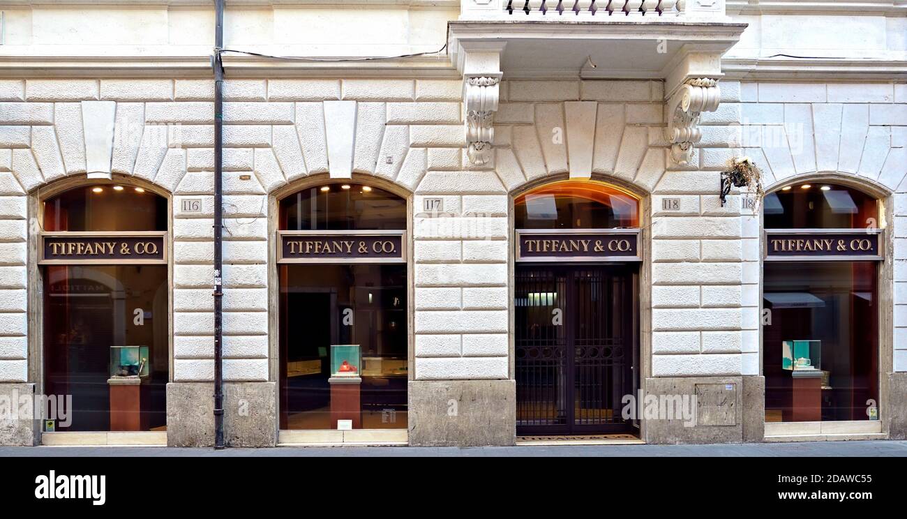 Il negozio Tiffany & Co è chiuso durante il Coronavirus, Covid 19, chiusura. Shopping di lusso. (Roma al tempo del Covid 19) Roma, Italia, Europa, UE. Foto Stock