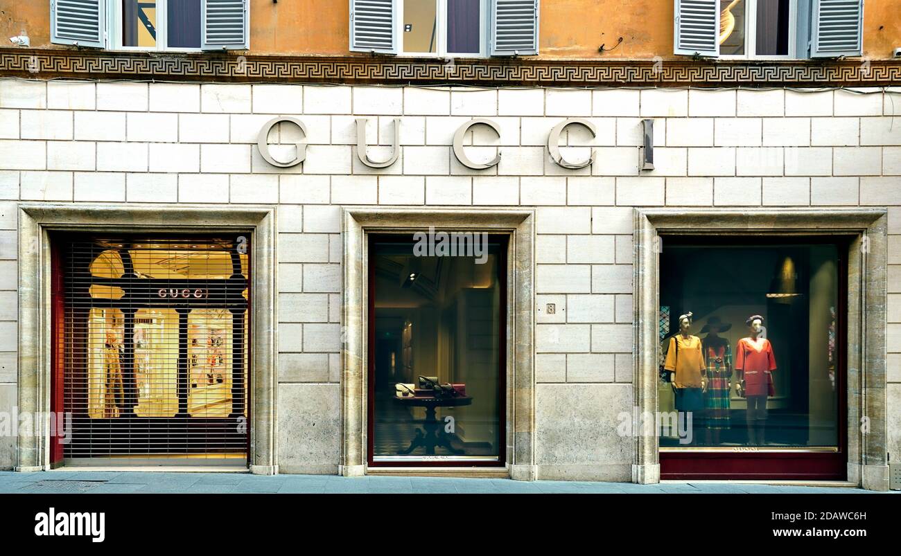 Il negozio Gucci è chiuso durante il Coronavirus, Covid 19, chiusura. Shopping di lusso. (Roma al tempo del Covid 19) Roma, Italia, Europa, UE. Foto Stock